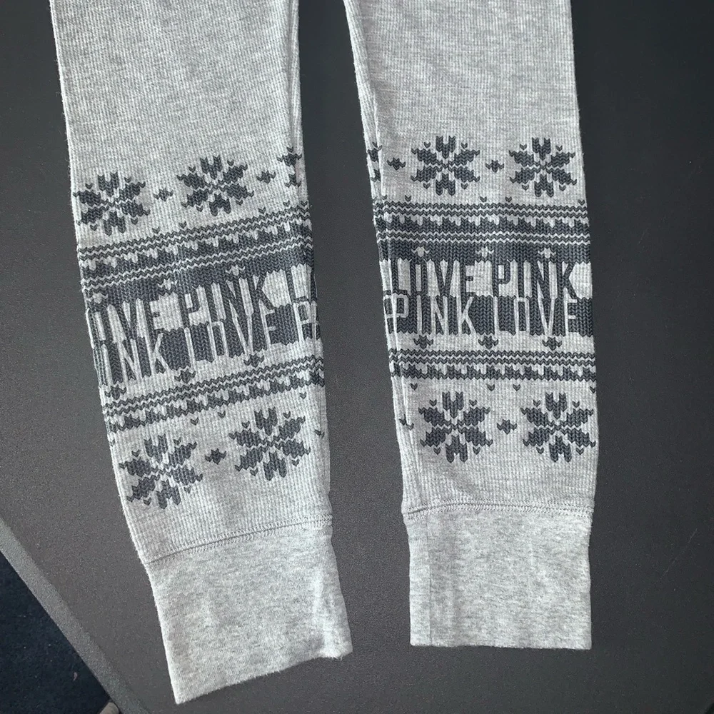 VS Pink waffle knit legging pants rare 😍 - Picture 4 of 10